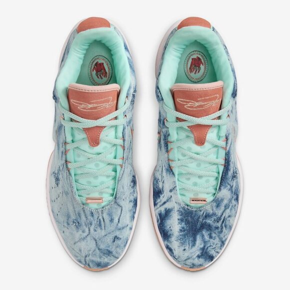 Nike LeBron 21